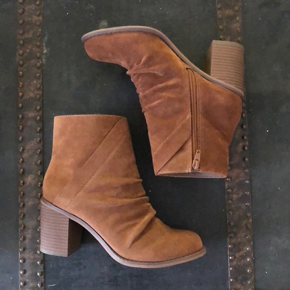 Like new. Size 8. Heeled booties. 3 inch block heel.